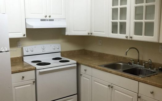 9686 Fontainebleau Blvd, Miami, FL 33172