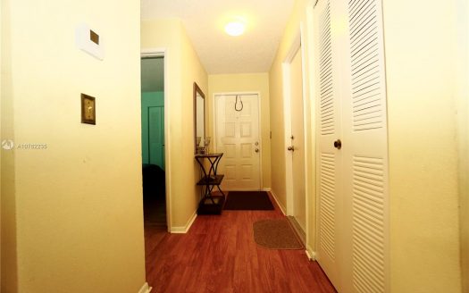 612 Woodgate Ln, Sunrise, FL 33326