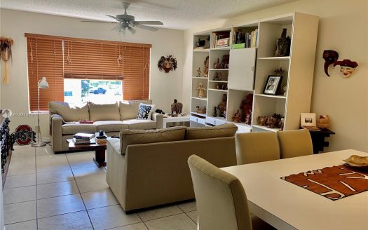 10006 Twin Lakes Dr, Coral Springs, FL 33071