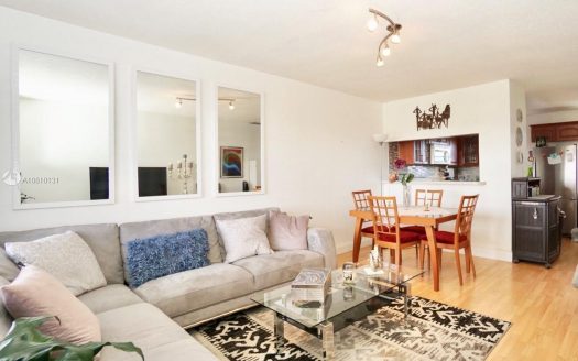 2415 Lincoln St, Hollywood, FL 33020