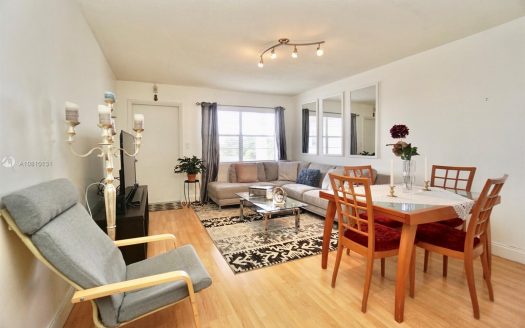 2415 Lincoln St, Hollywood, FL 33020