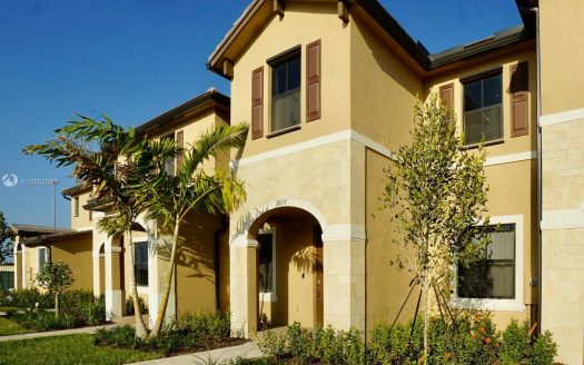 10657 W 32nd Ln, Hialeah, FL 33018