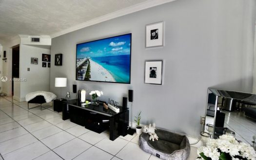 9440 Fontainebleau Blvd, Miami, FL 33172
