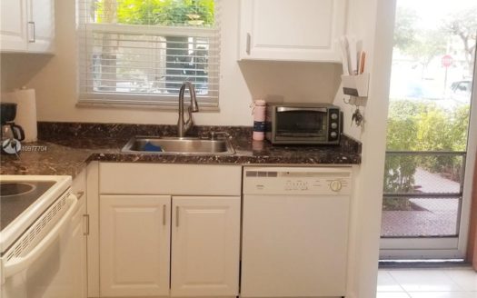 8200 Sunrise Lakes Blvd, Sunrise, FL 33322