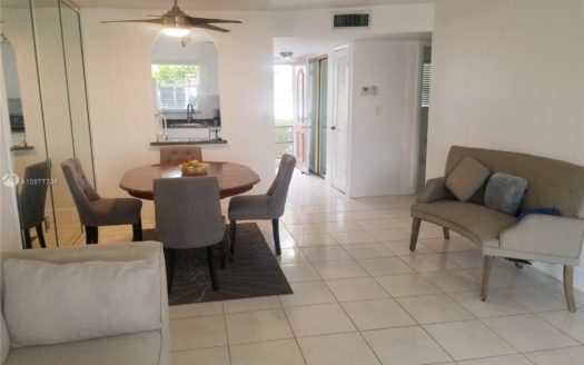 8200 Sunrise Lakes Blvd, Sunrise, FL 33322