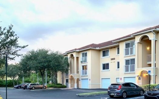 9909 Westwood Dr, Tamarac, FL 33321