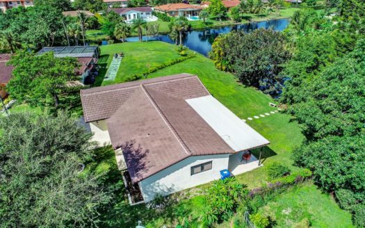 7609 NW 40th Ct, Coral Springs, FL 33065