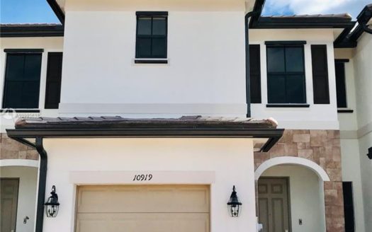 10919 W 33rd Ln, Hialeah, FL 33018