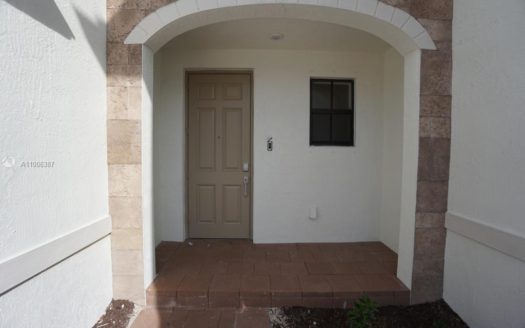 10911 W 33rd Ln,  Hialeah, FL 33018-2192