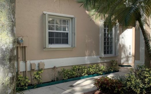 16245 Emerald Cove Rd, Weston, FL 33331