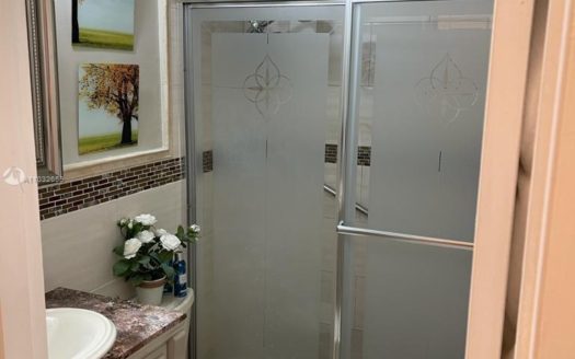 15 NW 204th St, Miami Gardens, FL 33169