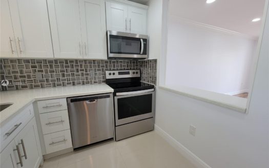 8510 Sunrise Lakes Blvd #108,  Sunrise, FL 33322-1403
