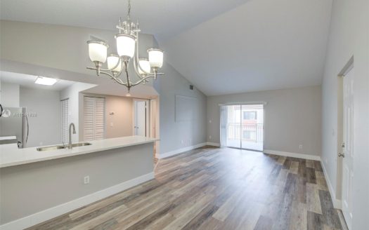 18840 NW 57th Ave, Hialeah, FL 33015