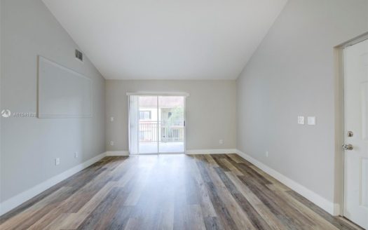 18840 NW 57th Ave, Hialeah, FL 33015