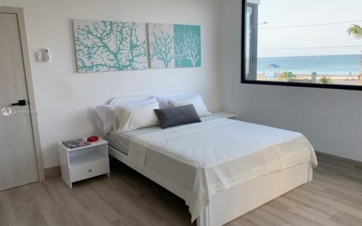 Av. Malecon y Roberto Paz 10