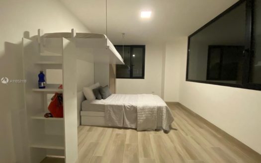 Av. Malecon y Roberto Paz 10