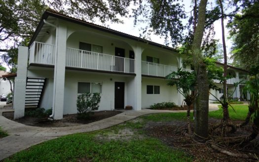7655 NW 42nd Pl, Sunrise, FL 33351