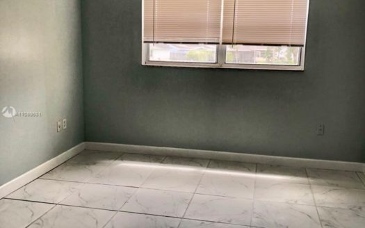 8135 Sunrise Lakes Blvd, Sunrise, FL 33322