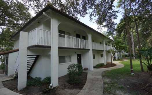7655 NW 42nd Pl, Sunrise, FL 33351