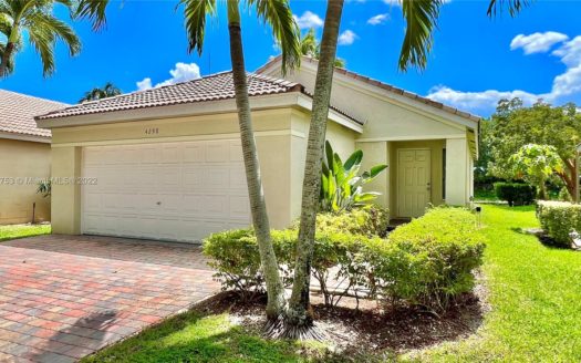 4298 Mahogany Ridge Dr,  Weston, FL 33331-3828
