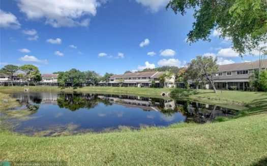2109 W Discovery Cir W #2109 Deerfield Beach, FL 33442-1005