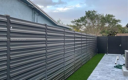 8910 Nw 23rd St #N/A,  Pembroke Pines, FL 33024-3221