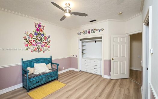 2464 Provence Ct,  Weston, FL 33327-1304