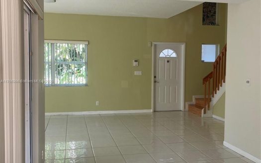 555 Racquet Club Rd #27 Weston, FL 33326
