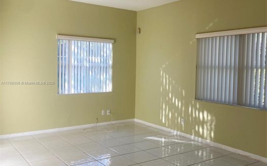 555 Racquet Club Rd #27 Weston, FL 33326