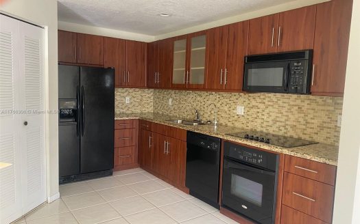 555 Racquet Club Rd #27 Weston, FL 33326