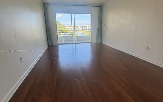 8400 Sunrise Lakes Blvd #308 Sunrise, FL 33322