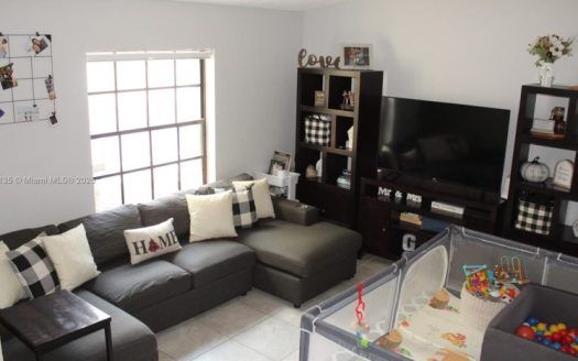 3638 NW 83rd Ln Sunrise, FL 33351