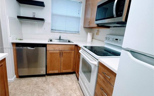 8435 Sunrise Lakes BLV #104 Sunrise, FL 33322