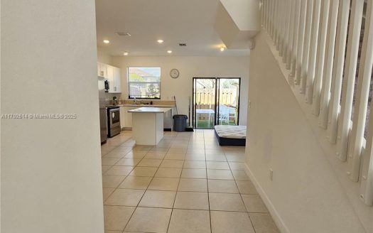 813 NE 211th St Miami, FL 33179