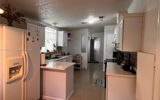 909 Sw 131 Way Davie, FL 33325