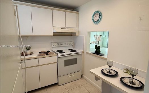 9001 SUNRISE LAKES BLVD UNIT#208 Sunrise, FL 33322