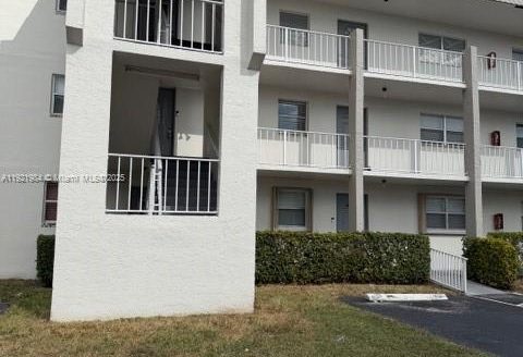 8350 Sunrise Lakes Blvd #202 Sunrise, FL 33322