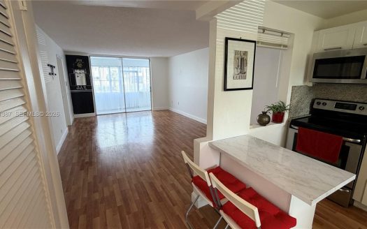 8300 Sunrise Lakes Blvd #109 Sunrise, FL 33322