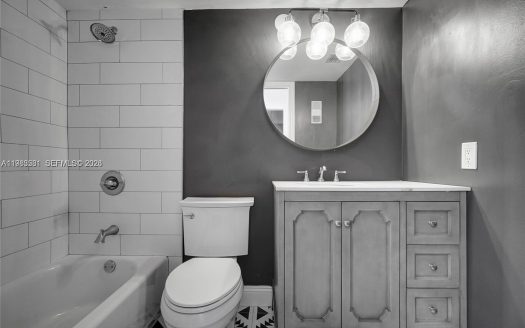 3100 W Rolling Hills Cir #403 Davie, FL 33328