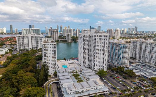2750 NE 183rd St #2108 Aventura, FL 33160