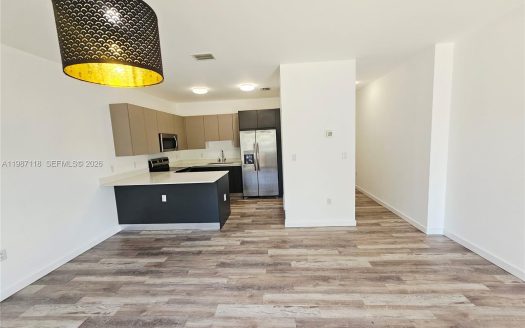 127 NE 184th Ter #127 Miami, FL 33179