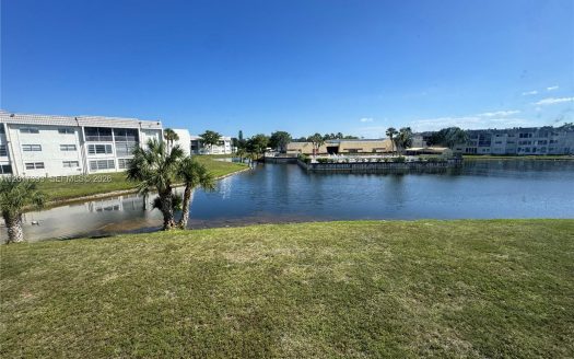 8130 Sunrise Lakes Blvd #202 Sunrise, FL 33322
