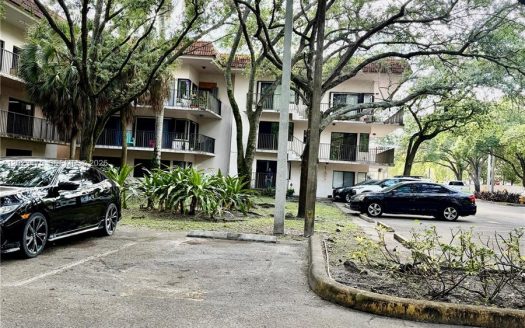 4725 SW 62nd Ave #104 Davie, FL 33314