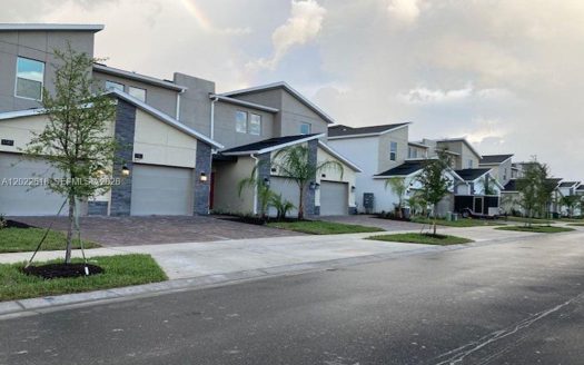 1171 CHALLENGE DR #1171 Davenport, FL 33896