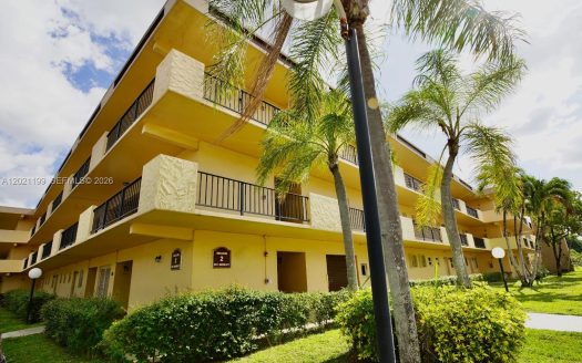 251 Berkley Rd #209 Hollywood, FL 33024
