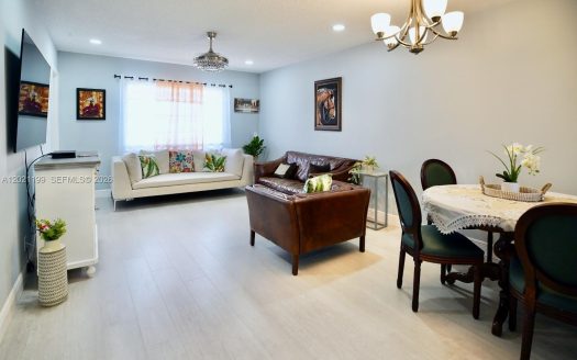 251 Berkley Rd #209 Hollywood, FL 33024