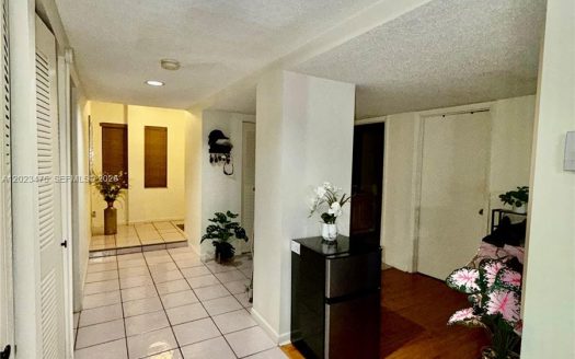 4725 SW 62nd Ave #104 Davie, FL 33314