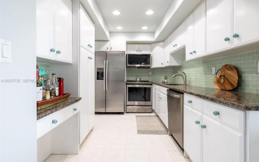 500 Bayview Dr #1520 Sunny Isles Beach, FL 33160