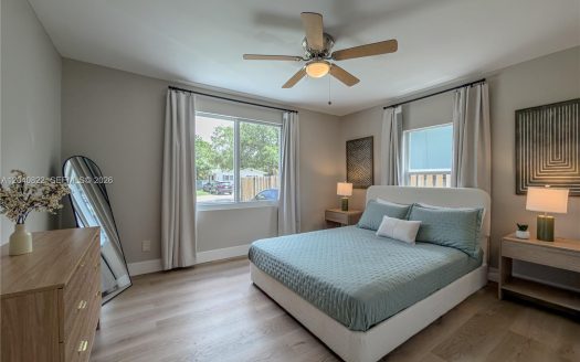 1813 SW 10th St Fort Lauderdale, FL 33312