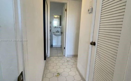8081 N Sunrise Lakes Dr #306 Sunrise, FL 33322